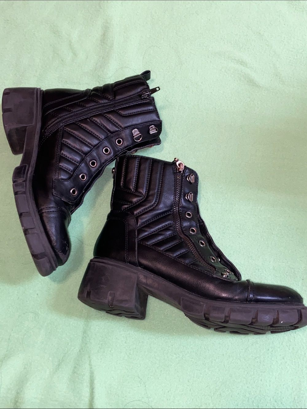 Guess Los Angeles Quilted Black Combat Boots with Side Zip Size 7.5